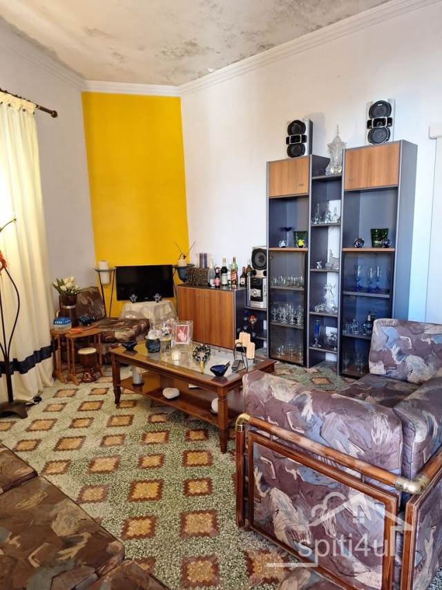(For Sale) Residential Detached house || Piraias/Piraeus - 80 Sq.m, 2 Bedrooms, 80.000€ 